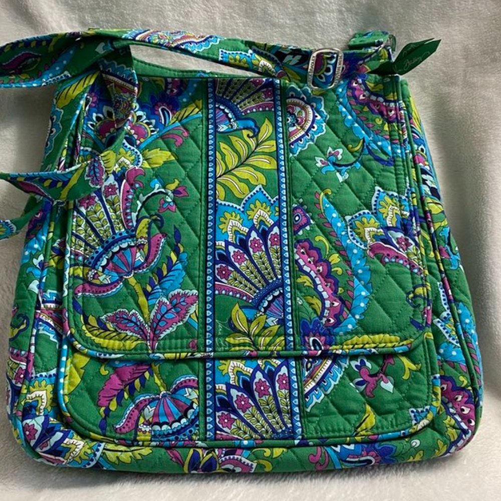 Vera Bradley Emerald Paisley Mailbag Crossbody - New without Tag